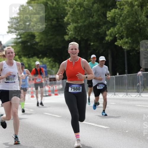 29.06.2025 - hella hamburg halbmarathon Jannik Wohlers http://msf.ph/oto/8229862 29.06.2025 10:28:03 Lombardsbrücke 3445, 5718, 5903, 5939, 6418, 7667, 7980, 8327, 9653, 9855, 10434, 13045, 13296, 13400, 16125, 18293, 18604, 19180 meine-sportfotos.de