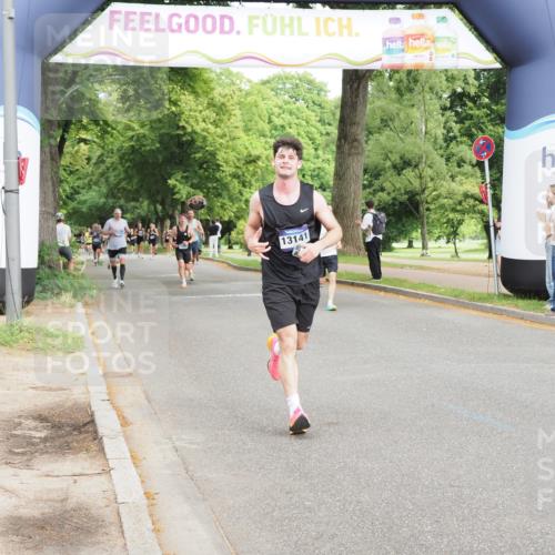 29.06.2025 - hella hamburg halbmarathon MichiJ http://msf.ph/oto/8229946 29.06.2025 10:26:22 Zwischen KM18-KM19 1290, 4865, 9296, 9313, 9944, 11106, 13141, 13372, 14691, 15410 meine-sportfotos.de