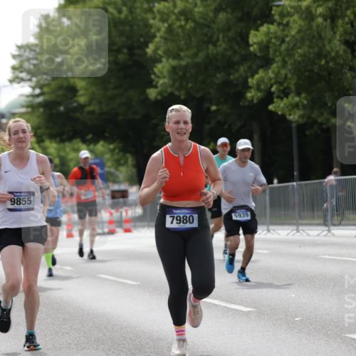 29.06.2025 - hella hamburg halbmarathon Jannik Wohlers http://msf.ph/oto/8229957 29.06.2025 10:28:04 Lombardsbrücke 3445, 5718, 5903, 5939, 6418, 7667, 7980, 8327, 8560, 9716, 9855, 10434, 13045, 13296, 13400, 16125, 18293, 18604, 19180 meine-sportfotos.de
