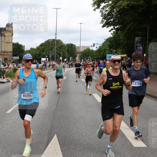 29.06.2025 - hella hamburg halbmarathon Yannick Fuchs http://msf.ph/oto/8229964 29.06.2025 10:33:52 20KM 1343, 1445, 1803, 2525, 2546, 3282, 3783, 4759, 6037, 6686, 6687, 7981, 8450, 8925, 8958, 9265, 11305, 11619, 12772, 13137, 13479, 13514, 13729, 14204, 14311, 14359, 15013, 15094, 15257, 15556, 15866, 15873, 15965, 16656, 16820, 17005, 17215, 17360, 18149, 18285, 18547, 18734 meine-sportfotos.de