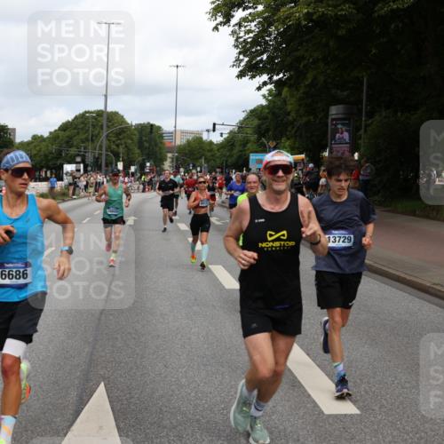 29.06.2025 - hella hamburg halbmarathon Yannick Fuchs http://msf.ph/oto/8229974 29.06.2025 10:33:52 20KM 1343, 1445, 1803, 2525, 2546, 3282, 3783, 4759, 6037, 6686, 6687, 7981, 8450, 8925, 8958, 9265, 11305, 11619, 12772, 13137, 13479, 13514, 13729, 14204, 14311, 14359, 15013, 15094, 15257, 15556, 15866, 15873, 15965, 16656, 16820, 17005, 17215, 17360, 18149, 18285, 18547, 18734 meine-sportfotos.de