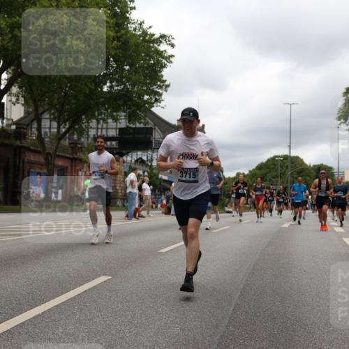 29.06.2025 - hella hamburg halbmarathon Yannick Fuchs http://msf.ph/oto/8229980 29.06.2025 10:46:43 20KM 1098, 1257, 1482, 1657, 2111, 2444, 2814, 3258, 3399, 3715, 3952, 4121, 4558, 4587, 4726, 5169, 5194, 5378, 5607, 6164, 6561, 6562, 6897, 7178, 7232, 7383, 7475, 7896, 8172, 8316, 8587, 8720, 8955, 10529, 10811, 12135, 12482, 12519, 13211, 13301, 14198, 14286, 14791, 14805, 15144, 15446, 15690, 16320, 16929, 17130, 17198, 17710, 17773, 18331 meine-sportfotos.de