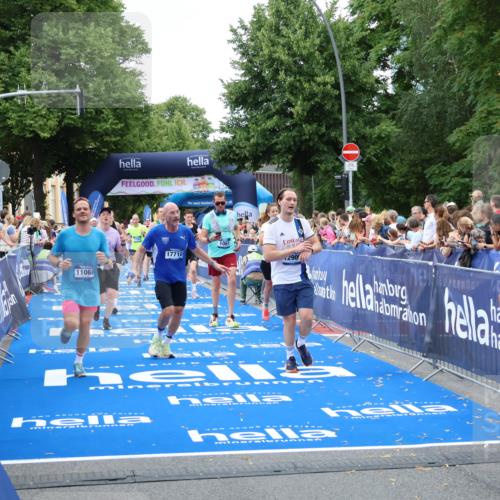 29.06.2025 - hella hamburg halbmarathon Zöllner http://msf.ph/oto/8229991 29.06.2025 10:53:35 Ziel 1030, 1061, 1098, 1499, 1783, 2070, 3399, 5866, 6628, 11068, 12909, 13912, 15113, 15497, 15856, 17710, 18450, 18612 meine-sportfotos.de