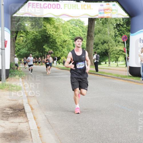 29.06.2025 - hella hamburg halbmarathon MichiJ http://msf.ph/oto/8229993 29.06.2025 10:26:23 Zwischen KM18-KM19 1290, 4865, 5923, 9296, 9313, 9944, 11106, 13141, 13372, 14691, 15410 meine-sportfotos.de
