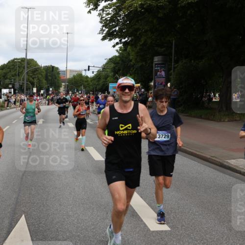 29.06.2025 - hella hamburg halbmarathon Yannick Fuchs http://msf.ph/oto/8229994 29.06.2025 10:33:52 20KM 1343, 1445, 1803, 2525, 2546, 3282, 3783, 4759, 6037, 6686, 6687, 7981, 8450, 8925, 8958, 9265, 11305, 11619, 12772, 13137, 13479, 13514, 13729, 14204, 14311, 14359, 15013, 15094, 15257, 15556, 15866, 15873, 15965, 16656, 16820, 17005, 17215, 17360, 18149, 18285, 18547, 18734 meine-sportfotos.de