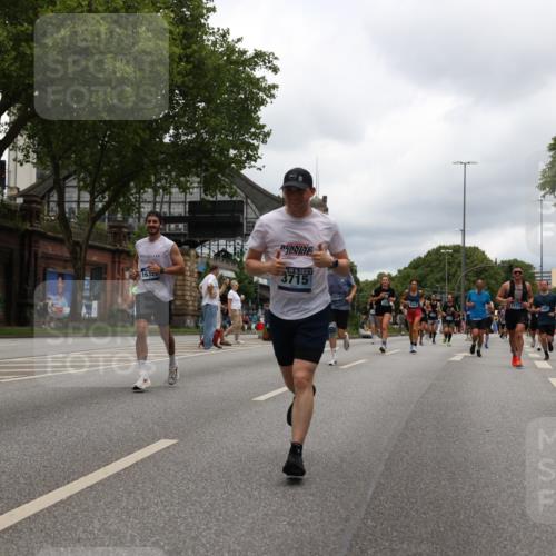 29.06.2025 - hella hamburg halbmarathon Yannick Fuchs http://msf.ph/oto/8229999 29.06.2025 10:46:43 20KM 1098, 1257, 1482, 1657, 2111, 2444, 2814, 3258, 3399, 3715, 3952, 4121, 4558, 4587, 4726, 5169, 5194, 5378, 5607, 6164, 6561, 6562, 6897, 7178, 7232, 7383, 7475, 7896, 8172, 8316, 8587, 8720, 8955, 10529, 10811, 12135, 12482, 12519, 13211, 13301, 14198, 14286, 14791, 14805, 15144, 15446, 15690, 16320, 16929, 17130, 17198, 17710, 17773, 18331 meine-sportfotos.de