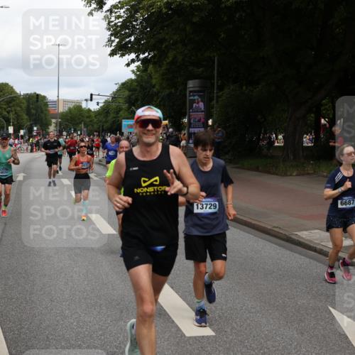 29.06.2025 - hella hamburg halbmarathon Yannick Fuchs http://msf.ph/oto/8230002 29.06.2025 10:33:52 20KM 1343, 1445, 1803, 2525, 2546, 3282, 3783, 4759, 6037, 6686, 6687, 7981, 8450, 8925, 8958, 9265, 11305, 11619, 12772, 13137, 13479, 13514, 13729, 14204, 14311, 14359, 15013, 15094, 15257, 15556, 15866, 15873, 15965, 16656, 16820, 17005, 17215, 17360, 18149, 18285, 18547, 18734 meine-sportfotos.de