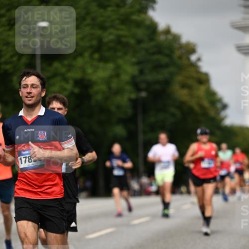 29.06.2025 - hella hamburg halbmarathon Dr. Thomas Lammeyer http://msf.ph/oto/8230015 29.06.2025 10:13:24 Kennedybrücke 1823, 4592, 7081, 7187, 9297, 9306, 10819, 11067 meine-sportfotos.de