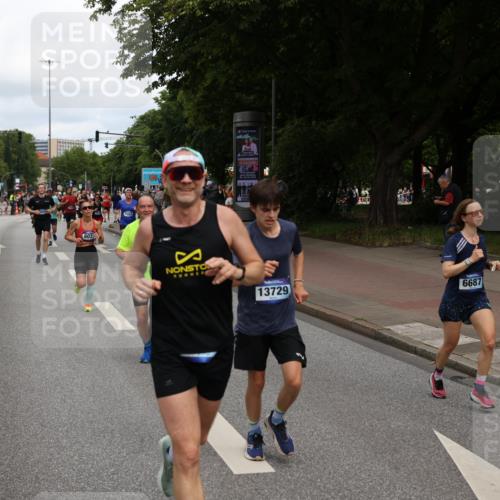 29.06.2025 - hella hamburg halbmarathon Yannick Fuchs http://msf.ph/oto/8230034 29.06.2025 10:33:52 20KM 1343, 1445, 1803, 2525, 2546, 3282, 3783, 4759, 6037, 6686, 6687, 7981, 8450, 8925, 8958, 9265, 11305, 11619, 12772, 13137, 13479, 13514, 13729, 14204, 14311, 14359, 15013, 15094, 15257, 15556, 15866, 15873, 15965, 16656, 16820, 17005, 17215, 17360, 18149, 18285, 18547, 18734 meine-sportfotos.de