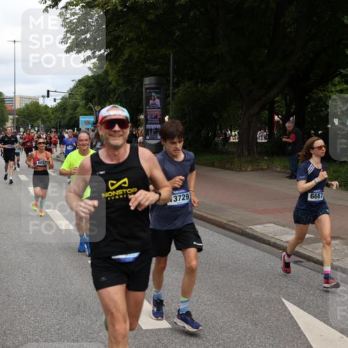 29.06.2025 - hella hamburg halbmarathon Yannick Fuchs http://msf.ph/oto/8230041 29.06.2025 10:33:52 20KM 1343, 1445, 1803, 2525, 2546, 3282, 3783, 4759, 6037, 6686, 6687, 7981, 8450, 8925, 8958, 9265, 11305, 11619, 12772, 13137, 13479, 13514, 13729, 14204, 14311, 14359, 15013, 15094, 15257, 15556, 15866, 15873, 15965, 16656, 16820, 17005, 17215, 17360, 18149, 18285, 18547, 18734 meine-sportfotos.de