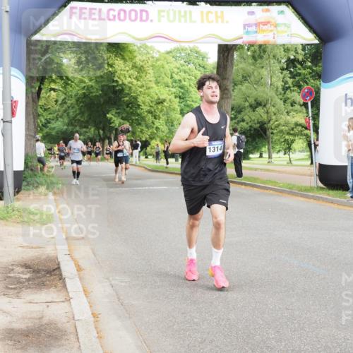 29.06.2025 - hella hamburg halbmarathon MichiJ http://msf.ph/oto/8230046 29.06.2025 10:26:23 Zwischen KM18-KM19 1290, 4865, 5923, 9296, 9313, 9944, 11106, 13141, 13372, 14691, 15410 meine-sportfotos.de