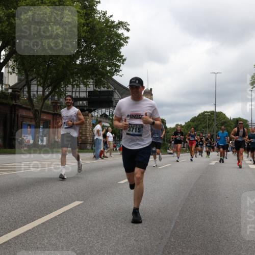 29.06.2025 - hella hamburg halbmarathon Yannick Fuchs http://msf.ph/oto/8230052 29.06.2025 10:46:43 20KM 1098, 1257, 1482, 1657, 2111, 2444, 2814, 3258, 3399, 3715, 3952, 4121, 4558, 4587, 4726, 5169, 5194, 5378, 5607, 6164, 6561, 6562, 6897, 7178, 7232, 7383, 7475, 7896, 8172, 8316, 8587, 8720, 8955, 10529, 10811, 12135, 12482, 12519, 13211, 13301, 14198, 14286, 14791, 14805, 15144, 15446, 15690, 16320, 16929, 17130, 17198, 17710, 17773, 18331 meine-sportfotos.de