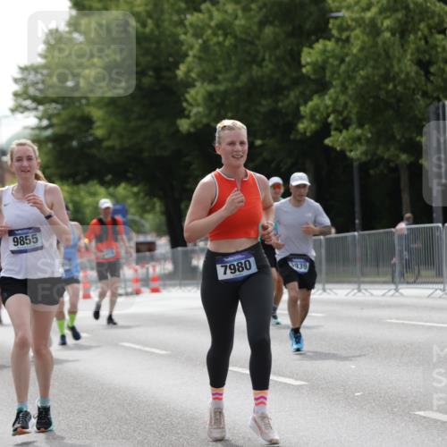 29.06.2025 - hella hamburg halbmarathon Jannik Wohlers http://msf.ph/oto/8230056 29.06.2025 10:28:04 Lombardsbrücke 3445, 5718, 5903, 5939, 6418, 7667, 7980, 8327, 8560, 9716, 9855, 10434, 13045, 13296, 13400, 16125, 18293, 18604, 19180 meine-sportfotos.de