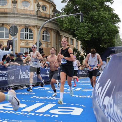 29.06.2025 - hella hamburg halbmarathon Strokosch-Dieckow http://msf.ph/oto/8230079 29.06.2025 10:32:45 Ziel 1990, 4749, 6358, 7965, 8062, 10453, 12987, 13686, 13961, 14028, 15054, 16425, 17117, 17151, 18687 meine-sportfotos.de