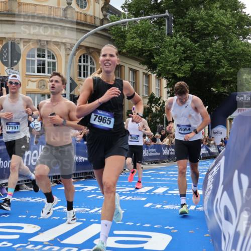 29.06.2025 - hella hamburg halbmarathon Strokosch-Dieckow http://msf.ph/oto/8230099 29.06.2025 10:32:45 Ziel 1990, 4749, 6358, 7965, 8062, 10453, 12987, 13686, 13961, 14028, 15054, 16425, 17117, 17151, 18687 meine-sportfotos.de