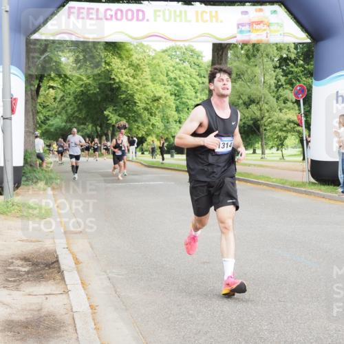 29.06.2025 - hella hamburg halbmarathon MichiJ http://msf.ph/oto/8230101 29.06.2025 10:26:23 Zwischen KM18-KM19 1290, 4865, 5923, 9296, 9313, 9944, 11106, 13141, 13372, 14691, 15410 meine-sportfotos.de