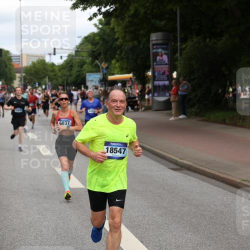 29.06.2025 - hella hamburg halbmarathon Yannick Fuchs http://msf.ph/oto/8230116 29.06.2025 10:33:53 20KM 1343, 1445, 1803, 2525, 2546, 2563, 3282, 3783, 4759, 6037, 6686, 6687, 7981, 8450, 8925, 9265, 11305, 11619, 12335, 12772, 13479, 13514, 13729, 14204, 14311, 14359, 15013, 15094, 15257, 15556, 15866, 15873, 15965, 16656, 16820, 17005, 17215, 17360, 18149, 18285, 18547, 18734 meine-sportfotos.de