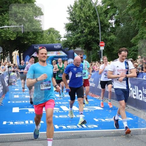 29.06.2025 - hella hamburg halbmarathon Zöllner http://msf.ph/oto/8230121 29.06.2025 10:53:37 Ziel 1030, 1061, 1098, 1499, 1502, 1783, 2070, 2630, 3399, 3819, 5866, 6628, 6762, 10549, 11068, 12632, 12909, 15113, 15497, 15856, 17710, 18450, 18612, 18666, 18715 meine-sportfotos.de