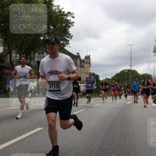 29.06.2025 - hella hamburg halbmarathon Yannick Fuchs http://msf.ph/oto/8230147 29.06.2025 10:46:43 20KM 1098, 1257, 1482, 1657, 2111, 2444, 2814, 3258, 3399, 3715, 3952, 4121, 4558, 4587, 4726, 5169, 5194, 5378, 5607, 6164, 6561, 6562, 6897, 7178, 7232, 7383, 7475, 7896, 8172, 8316, 8587, 8720, 8955, 10529, 10811, 12135, 12482, 12519, 13211, 13301, 14198, 14286, 14791, 14805, 15144, 15446, 15690, 16320, 16929, 17130, 17198, 17710, 17773, 18331 meine-sportfotos.de