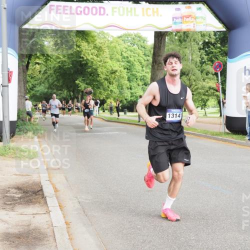 29.06.2025 - hella hamburg halbmarathon MichiJ http://msf.ph/oto/8230157 29.06.2025 10:26:23 Zwischen KM18-KM19 1290, 4865, 5923, 9296, 9313, 9944, 11106, 13141, 13372, 14691, 15410 meine-sportfotos.de