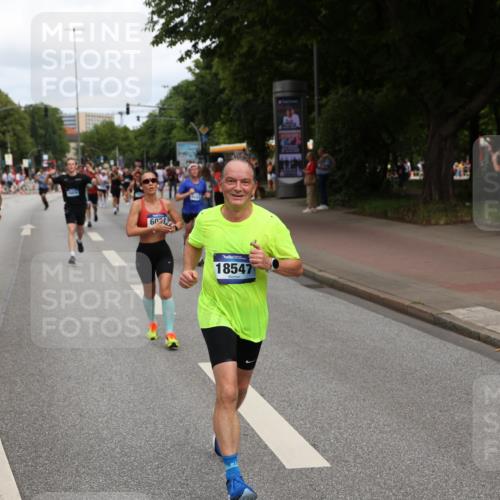 29.06.2025 - hella hamburg halbmarathon Yannick Fuchs http://msf.ph/oto/8230163 29.06.2025 10:33:53 20KM 1343, 1445, 1803, 2525, 2546, 2563, 3282, 3783, 4759, 6037, 6686, 6687, 7981, 8450, 8925, 9265, 11305, 11619, 12335, 12772, 13479, 13514, 13729, 14204, 14311, 14359, 15013, 15094, 15257, 15556, 15866, 15873, 15965, 16656, 16820, 17005, 17215, 17360, 18149, 18285, 18547, 18734 meine-sportfotos.de