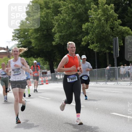 29.06.2025 - hella hamburg halbmarathon Jannik Wohlers http://msf.ph/oto/8230171 29.06.2025 10:28:04 Lombardsbrücke 3445, 5718, 5903, 5939, 6418, 7667, 7980, 8327, 8560, 9716, 9855, 10434, 13045, 13296, 13400, 16125, 18293, 18604, 19180 meine-sportfotos.de