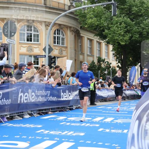 29.06.2025 - hella hamburg halbmarathon Strokosch-Dieckow http://msf.ph/oto/8230230 29.06.2025 10:32:51 Ziel 4463, 4749, 6358, 10453, 12290, 13686, 14028, 15054, 16425, 18679, 18687, 19059 meine-sportfotos.de