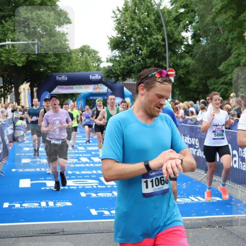 29.06.2025 - hella hamburg halbmarathon Zöllner http://msf.ph/oto/8230240 29.06.2025 10:53:37 Ziel 1030, 1061, 1098, 1499, 1502, 1783, 2070, 2630, 3399, 3819, 5866, 6628, 6762, 10549, 11068, 12632, 12909, 15113, 15497, 15856, 17710, 18450, 18612, 18666, 18715 meine-sportfotos.de