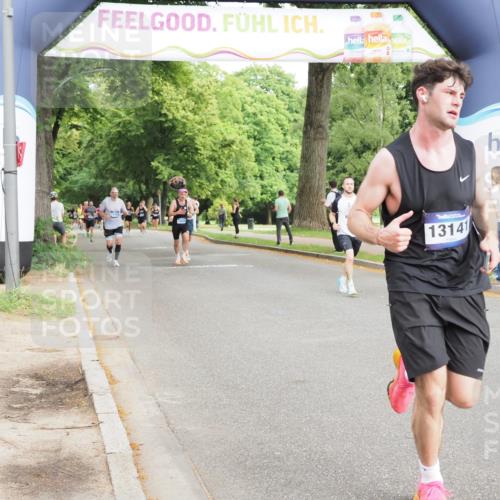 29.06.2025 - hella hamburg halbmarathon MichiJ http://msf.ph/oto/8230246 29.06.2025 10:26:23 Zwischen KM18-KM19 1290, 4865, 5923, 9296, 9313, 9944, 11106, 13141, 13372, 14691, 15410 meine-sportfotos.de