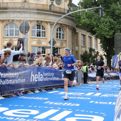 29.06.2025 - hella hamburg halbmarathon Strokosch-Dieckow http://msf.ph/oto/8230250 29.06.2025 10:32:51 Ziel 4463, 4749, 6358, 10453, 12290, 13686, 14028, 15054, 16425, 18679, 18687, 19059 meine-sportfotos.de