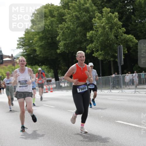 29.06.2025 - hella hamburg halbmarathon Jannik Wohlers http://msf.ph/oto/8230284 29.06.2025 10:28:04 Lombardsbrücke 3445, 5718, 5903, 5939, 6418, 7667, 7980, 8327, 8560, 9716, 9855, 10434, 13045, 13296, 13400, 16125, 18293, 18604, 19180 meine-sportfotos.de