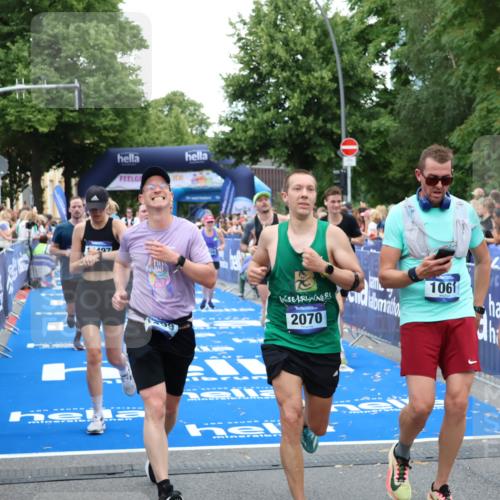29.06.2025 - hella hamburg halbmarathon Zöllner http://msf.ph/oto/8230394 29.06.2025 10:53:39 Ziel 1030, 1061, 1098, 1499, 1502, 1783, 2058, 2070, 2630, 3399, 3819, 6628, 6762, 10549, 11604, 12632, 13865, 15061, 15113, 15497, 15856, 16092, 18143, 18450, 18612, 18666, 18715 meine-sportfotos.de