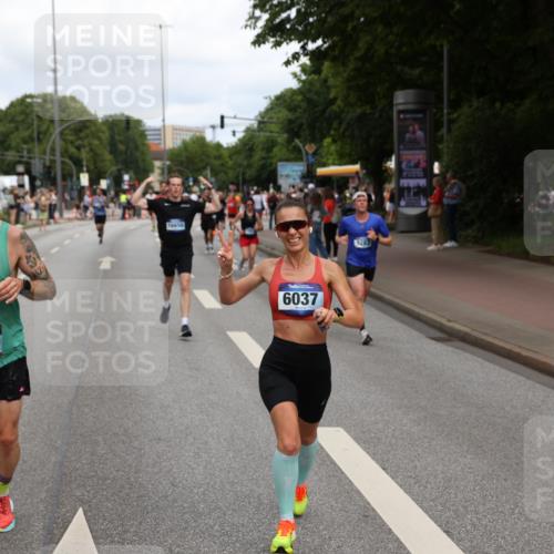 29.06.2025 - hella hamburg halbmarathon Yannick Fuchs http://msf.ph/oto/8230395 29.06.2025 10:33:54 20KM 1343, 1445, 1803, 2525, 2546, 2563, 3282, 3783, 4759, 6037, 6686, 6687, 7981, 8925, 9265, 11305, 11619, 12335, 12772, 13479, 13514, 13729, 14204, 14311, 14359, 15013, 15094, 15336, 15556, 15744, 15866, 15873, 16656, 16820, 17005, 17215, 17360, 18149, 18285, 18547, 18734 meine-sportfotos.de