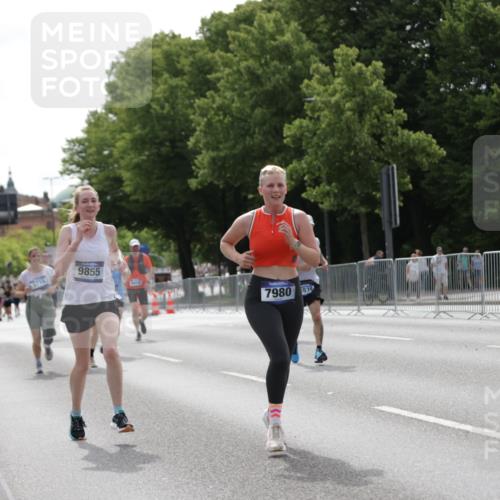 29.06.2025 - hella hamburg halbmarathon Jannik Wohlers http://msf.ph/oto/8230401 29.06.2025 10:28:04 Lombardsbrücke 3445, 5718, 5903, 5939, 6418, 7667, 7980, 8327, 8560, 9716, 9855, 10434, 13045, 13296, 13400, 16125, 18293, 18604, 19180 meine-sportfotos.de