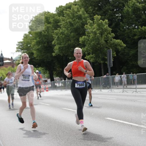 29.06.2025 - hella hamburg halbmarathon Jannik Wohlers http://msf.ph/oto/8230458 29.06.2025 10:28:04 Lombardsbrücke 3445, 5718, 5903, 5939, 6418, 7667, 7980, 8327, 8560, 9716, 9855, 10434, 13045, 13296, 13400, 16125, 18293, 18604, 19180 meine-sportfotos.de