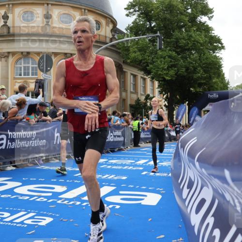 29.06.2025 - hella hamburg halbmarathon Strokosch-Dieckow http://msf.ph/oto/8230482 29.06.2025 10:32:57 Ziel 4463, 4749, 6358, 10453, 11169, 12290, 18679, 18687, 19059 meine-sportfotos.de