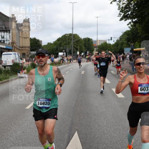 29.06.2025 - hella hamburg halbmarathon Yannick Fuchs http://msf.ph/oto/8230489 29.06.2025 10:33:54 20KM 1343, 1445, 1803, 2525, 2546, 2563, 3282, 3783, 4759, 6037, 6686, 6687, 7981, 8925, 9265, 11305, 11619, 12335, 12772, 13479, 13514, 13729, 14204, 14311, 14359, 15013, 15094, 15336, 15556, 15744, 15866, 15873, 16656, 16820, 17005, 17215, 17360, 18149, 18285, 18547, 18734 meine-sportfotos.de