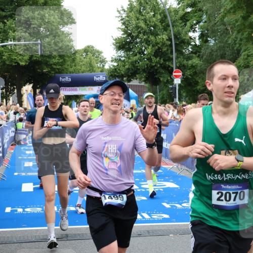 29.06.2025 - hella hamburg halbmarathon Zöllner http://msf.ph/oto/8230498 29.06.2025 10:53:39 Ziel 1030, 1061, 1098, 1499, 1502, 1783, 2058, 2070, 2630, 3399, 3819, 6628, 6762, 10549, 11604, 12632, 13865, 15061, 15113, 15497, 15856, 16092, 18143, 18450, 18612, 18666, 18715 meine-sportfotos.de