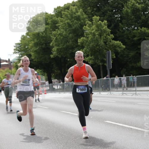 29.06.2025 - hella hamburg halbmarathon Jannik Wohlers http://msf.ph/oto/8230511 29.06.2025 10:28:04 Lombardsbrücke 3445, 5718, 5903, 5939, 6418, 7667, 7980, 8327, 8560, 9716, 9855, 10434, 13045, 13296, 13400, 16125, 18293, 18604, 19180 meine-sportfotos.de