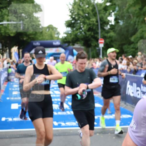29.06.2025 - hella hamburg halbmarathon Zöllner http://msf.ph/oto/8230565 29.06.2025 10:53:40 Ziel 1030, 1098, 1502, 1783, 2058, 2630, 3399, 3819, 5399, 6628, 6762, 10549, 10895, 11588, 11589, 11604, 12632, 13865, 15061, 15113, 15441, 15497, 15856, 16092, 18143, 18450, 18612, 18666, 18715 meine-sportfotos.de