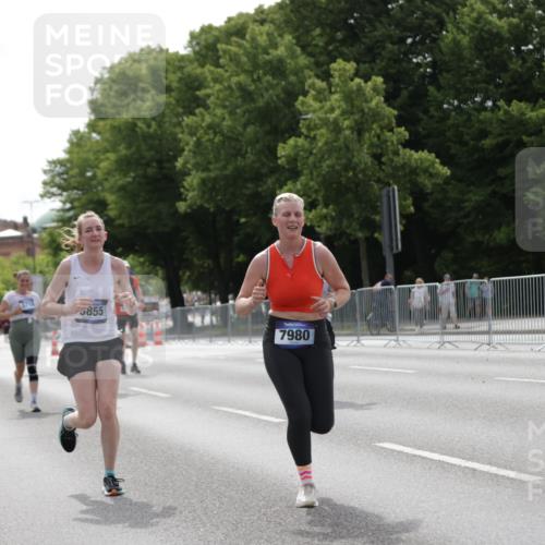 29.06.2025 - hella hamburg halbmarathon Jannik Wohlers http://msf.ph/oto/8230567 29.06.2025 10:28:04 Lombardsbrücke 3445, 5718, 5903, 5939, 6418, 7667, 7980, 8327, 8560, 9716, 9855, 10434, 13045, 13296, 13400, 16125, 18293, 18604, 19180 meine-sportfotos.de