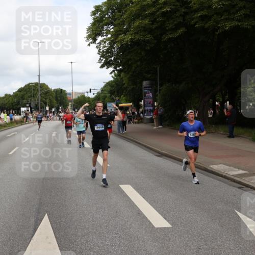 29.06.2025 - hella hamburg halbmarathon Yannick Fuchs http://msf.ph/oto/8230568 29.06.2025 10:33:55 20KM 1343, 1445, 1803, 2525, 2546, 2563, 3282, 3783, 4565, 4759, 6037, 6686, 6687, 7981, 8925, 9265, 11305, 11619, 12335, 12772, 13479, 13514, 13729, 14204, 14272, 14311, 14359, 15013, 15094, 15336, 15556, 15744, 15866, 15873, 16656, 16820, 17005, 17215, 17360, 17668, 18149, 18285, 18547, 18734 meine-sportfotos.de