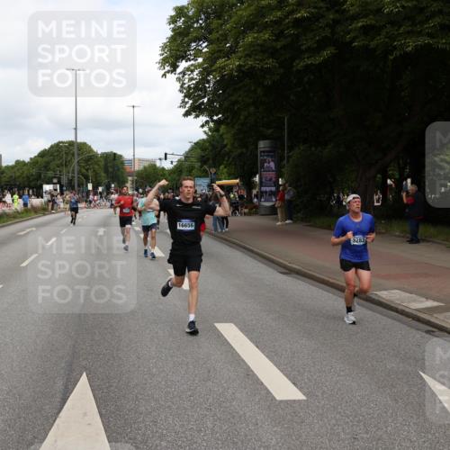 29.06.2025 - hella hamburg halbmarathon Yannick Fuchs http://msf.ph/oto/8230585 29.06.2025 10:33:55 20KM 1343, 1445, 1803, 2525, 2546, 2563, 3282, 3783, 4565, 4759, 6037, 6686, 6687, 7981, 8925, 9265, 11305, 11619, 12335, 12772, 13479, 13514, 13729, 14204, 14272, 14311, 14359, 15013, 15094, 15336, 15556, 15744, 15866, 15873, 16656, 16820, 17005, 17215, 17360, 17668, 18149, 18285, 18547, 18734 meine-sportfotos.de