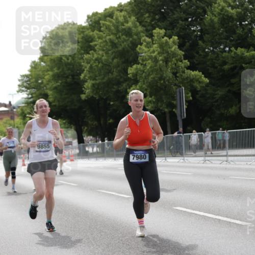 29.06.2025 - hella hamburg halbmarathon Jannik Wohlers http://msf.ph/oto/8230618 29.06.2025 10:28:04 Lombardsbrücke 3445, 5718, 5903, 5939, 6418, 7667, 7980, 8327, 8560, 9716, 9855, 10434, 13045, 13296, 13400, 16125, 18293, 18604, 19180 meine-sportfotos.de