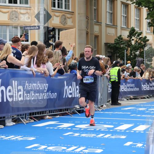 29.06.2025 - hella hamburg halbmarathon Strokosch-Dieckow http://msf.ph/oto/8230647 29.06.2025 10:33:00 Ziel 4463, 11169, 12290, 14276, 17802, 18679, 19059 meine-sportfotos.de