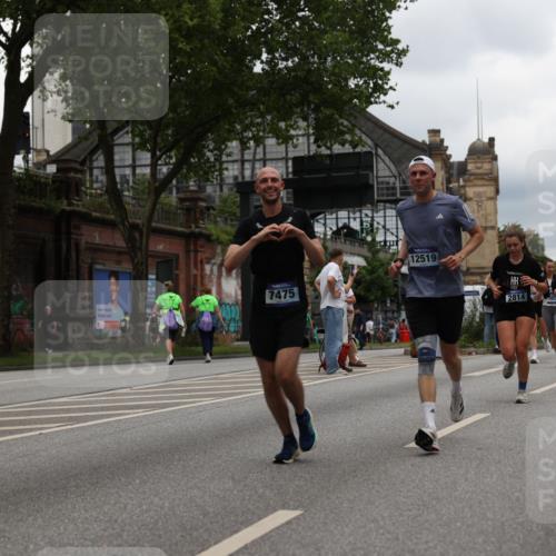 29.06.2025 - hella hamburg halbmarathon Yannick Fuchs http://msf.ph/oto/8230655 29.06.2025 10:46:45 20KM 1098, 1257, 1482, 1657, 1683, 2111, 2444, 2814, 3258, 3399, 3715, 3952, 4121, 4587, 4726, 5169, 5194, 5378, 5607, 6164, 6897, 7178, 7232, 7383, 7475, 7896, 8172, 8316, 8587, 8720, 8955, 10529, 10811, 12135, 12482, 12519, 13211, 13301, 14198, 14286, 14791, 14805, 15144, 15446, 15980, 16320, 16929, 17130, 17198, 17710, 17773, 18331 meine-sportfotos.de