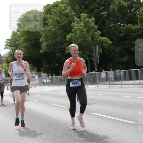 29.06.2025 - hella hamburg halbmarathon Jannik Wohlers http://msf.ph/oto/8230661 29.06.2025 10:28:04 Lombardsbrücke 3445, 5718, 5903, 5939, 6418, 7667, 7980, 8327, 8560, 9716, 9855, 10434, 13045, 13296, 13400, 16125, 18293, 18604, 19180 meine-sportfotos.de
