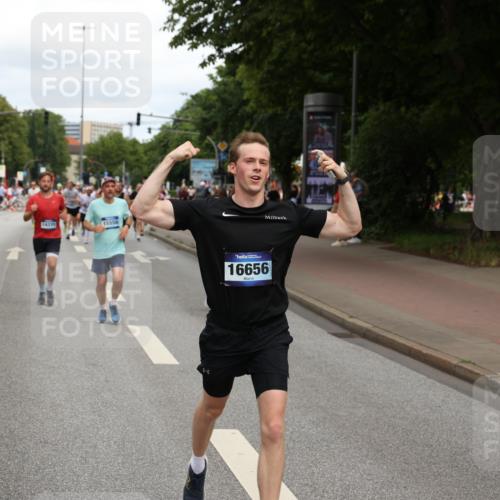 29.06.2025 - hella hamburg halbmarathon Yannick Fuchs http://msf.ph/oto/8230762 29.06.2025 10:33:56 20KM 1343, 1445, 1803, 2525, 2546, 2563, 3282, 3783, 4565, 4759, 6037, 6686, 6687, 7981, 8319, 8925, 9265, 11305, 11619, 12335, 12772, 13479, 13514, 13729, 14204, 14272, 14311, 14359, 15013, 15094, 15336, 15556, 15744, 15866, 16656, 16820, 17005, 17215, 17360, 17668, 18149, 18285, 18547, 18734, 18803 meine-sportfotos.de