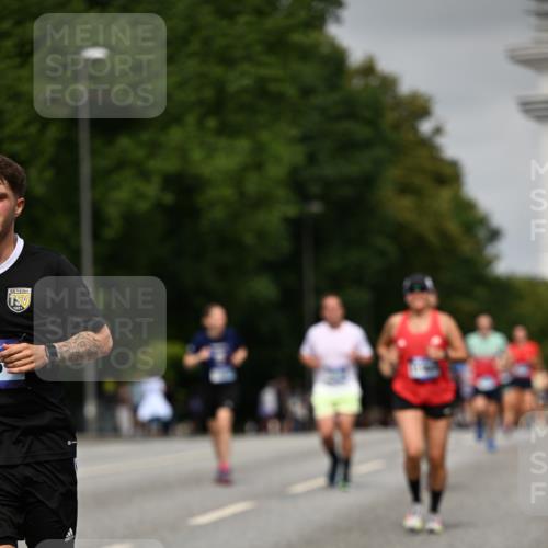 29.06.2025 - hella hamburg halbmarathon Dr. Thomas Lammeyer http://msf.ph/oto/8230777 29.06.2025 10:13:25 Kennedybrücke 1823, 4592, 7081, 7187, 9297, 9306, 10819, 11067 meine-sportfotos.de