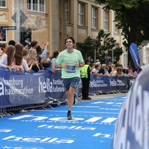 29.06.2025 - hella hamburg halbmarathon Strokosch-Dieckow http://msf.ph/oto/8230788 29.06.2025 10:33:02 Ziel 1910, 6473, 11169, 14276, 17802, 18679 meine-sportfotos.de